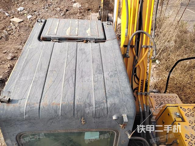 驾驶室顶部（整机外观）