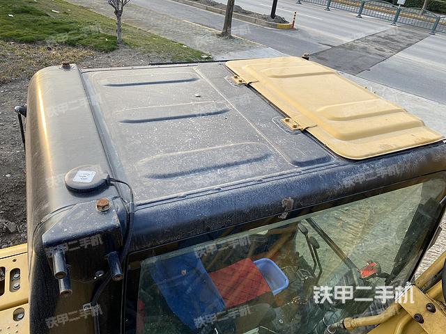 驾驶室顶部（整机外观）