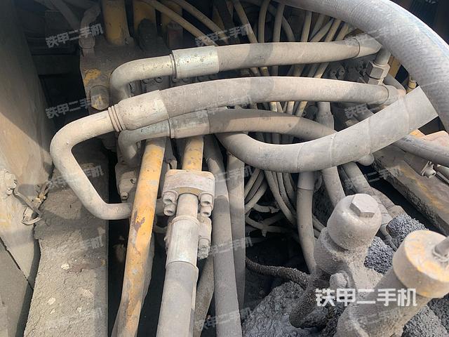 回转马达和主控阀（整机外观）