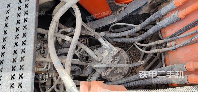 回转马达和主控阀（整机外观）