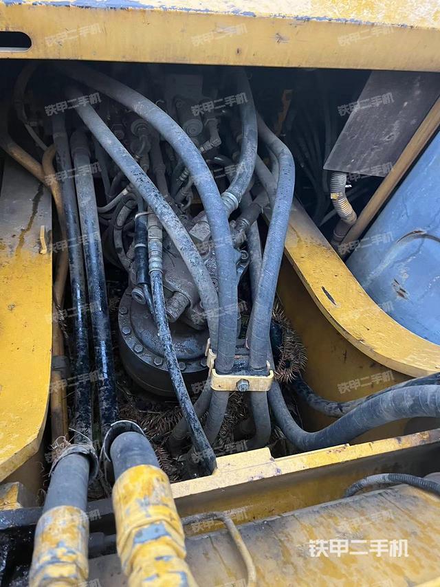 回转马达和主控阀（整机外观）