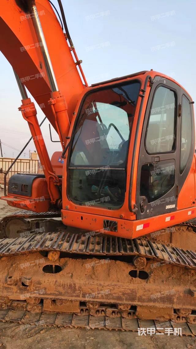 驾驶室整体（整机外观）