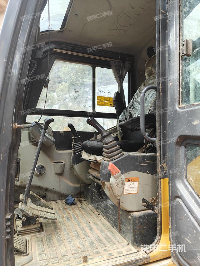 驾驶室顶部（整机外观）