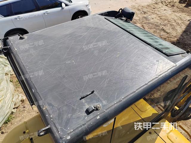 驾驶室顶部（整机外观）