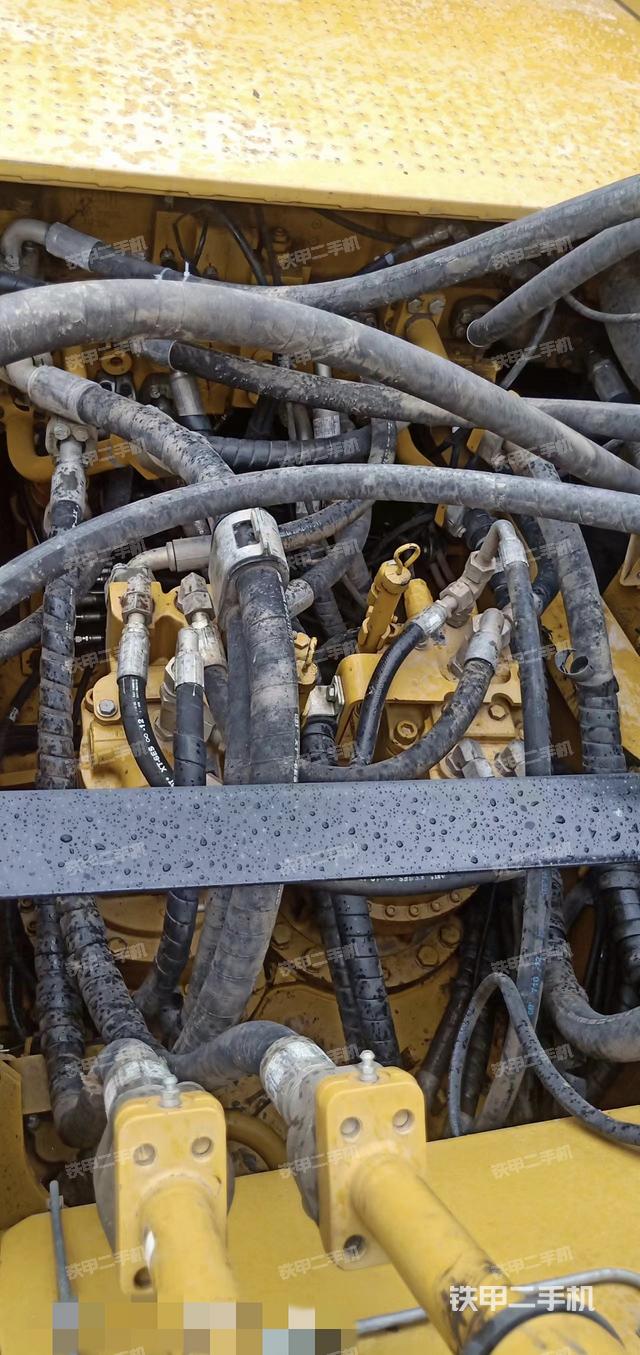 回转马达和主控阀（整机外观）