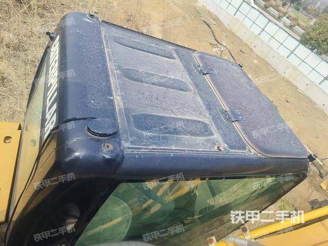 驾驶室顶部（整机外观）