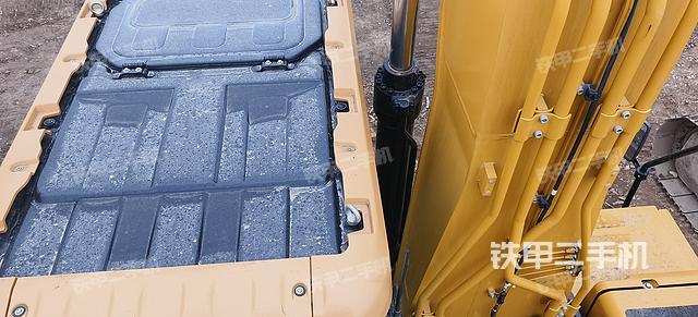 驾驶室顶部（整机外观）