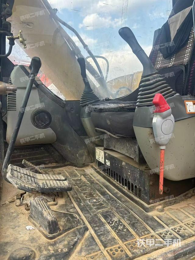 驾驶室整体（整机外观）