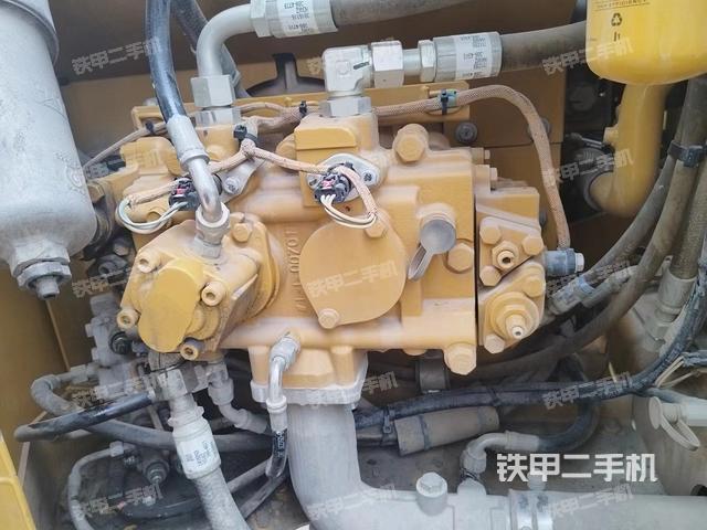 液压泵舱室正面整体（整机外观）