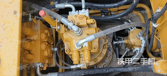 回转马达和主控阀（整机外观）