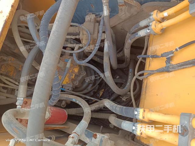 液压泵舱室正面整体（整机外观）