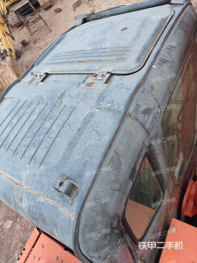 驾驶室顶部（整机外观）