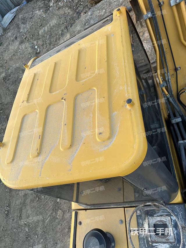 驾驶室顶部（整机外观）