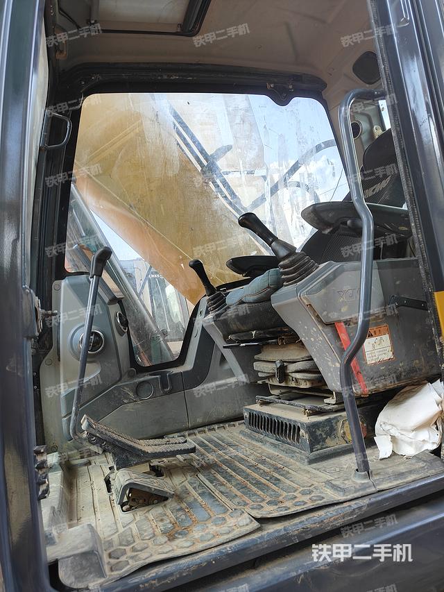 驾驶室整体（整机外观）