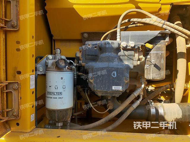 液压泵舱室正面整体（整机外观）