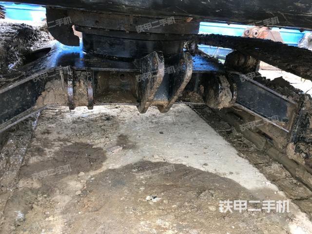 转盘和下车架正前（工作和回转装置）