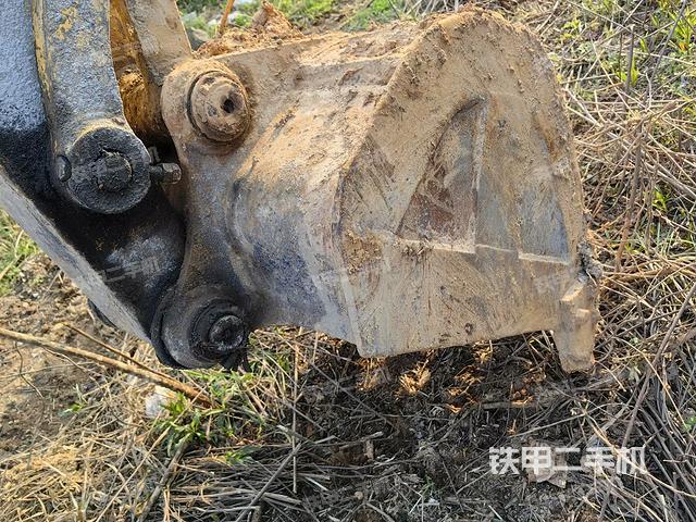 液压泵舱室正面整体（整机外观）