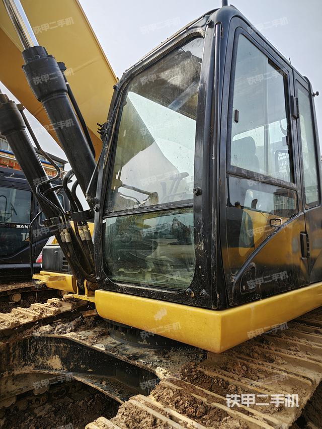 驾驶室整体（整机外观）