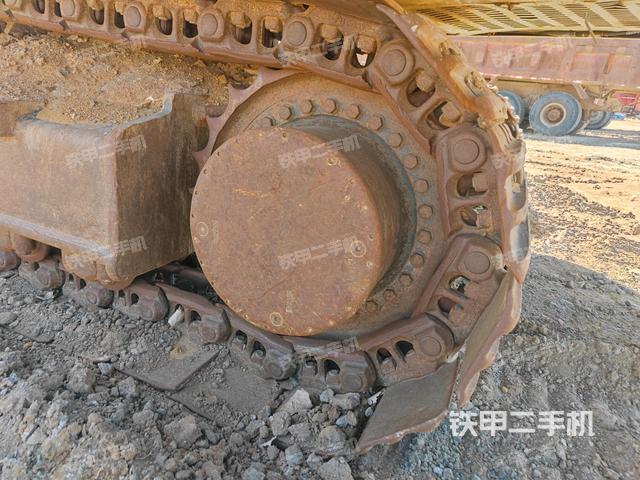 右驅(qū)動(dòng)輪（行走機(jī)構(gòu)）