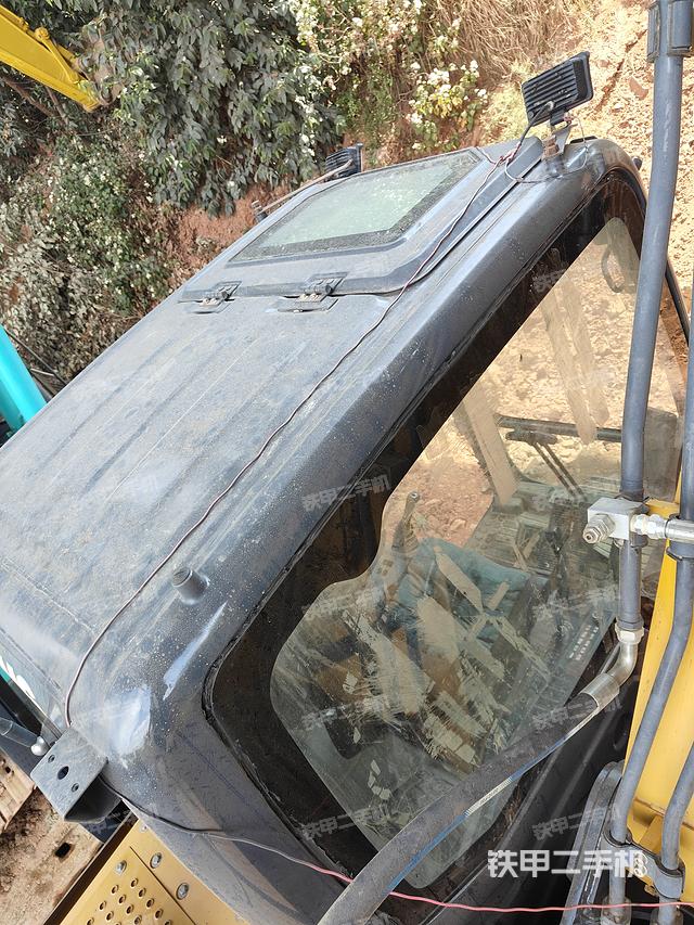 驾驶室顶部（整机外观）