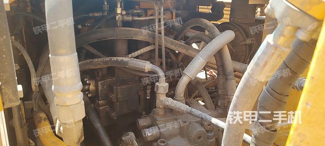 回转马达和主控阀（整机外观）