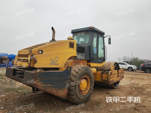 整机右后45°（设备外观及核心部件）