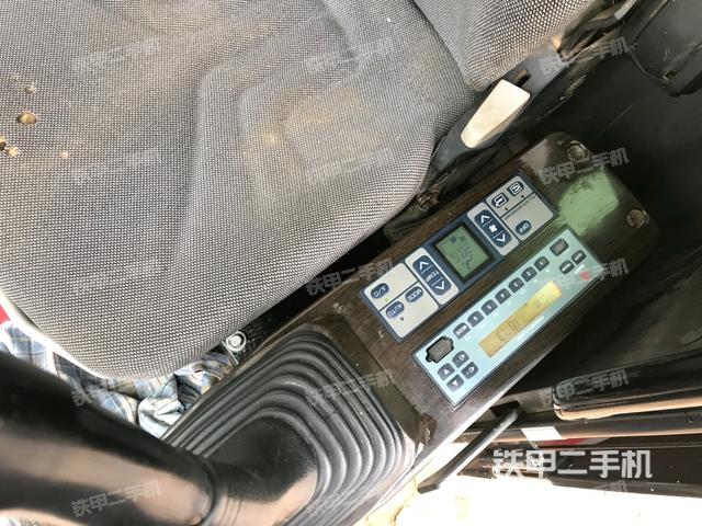 座椅左侧控制台/音响/含左手柄（驾驶室部分）