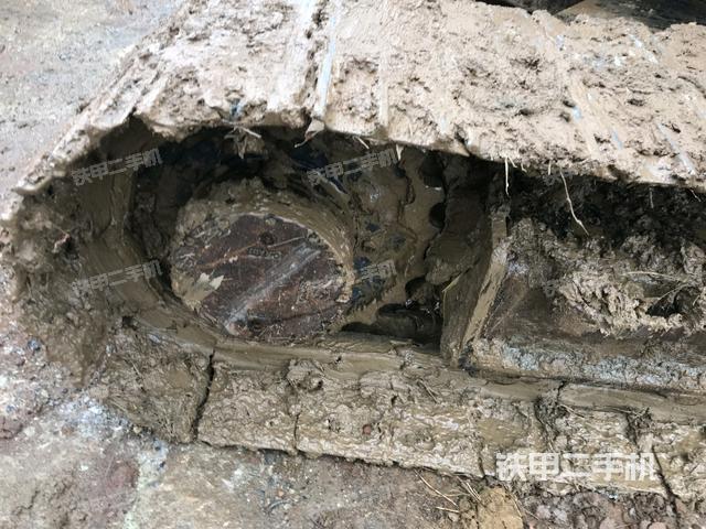 右驱动轮（行走机构）