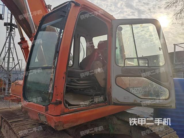 驾驶室整体（整机外观）