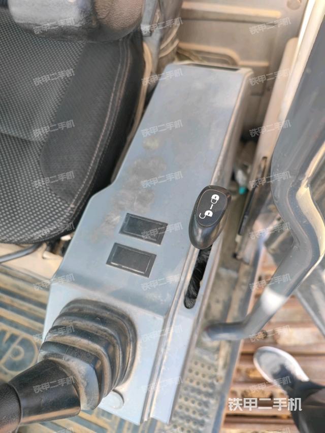 后窗玻璃角標(biāo)（駕駛室部分）