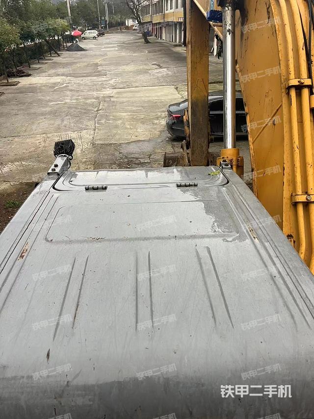 驾驶室顶部（整机外观）