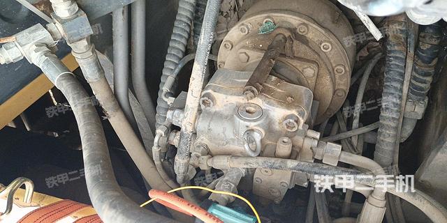 回转马达和主控阀（整机外观）