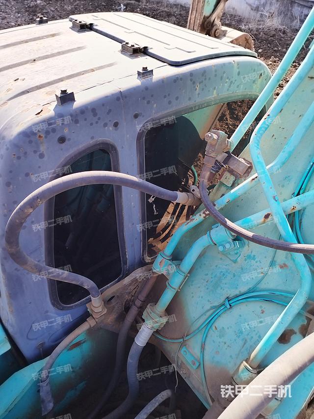 驾驶室顶部（整机外观）