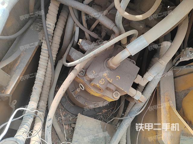 回转马达和主控阀（整机外观）