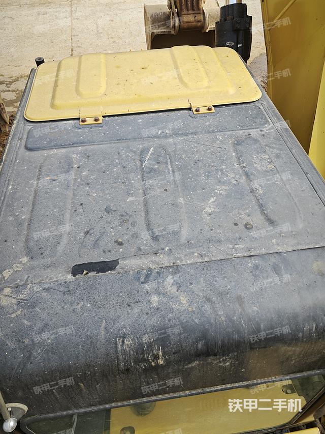 驾驶室顶部（整机外观）