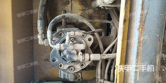 液压泵舱室正面整体（整机外观）