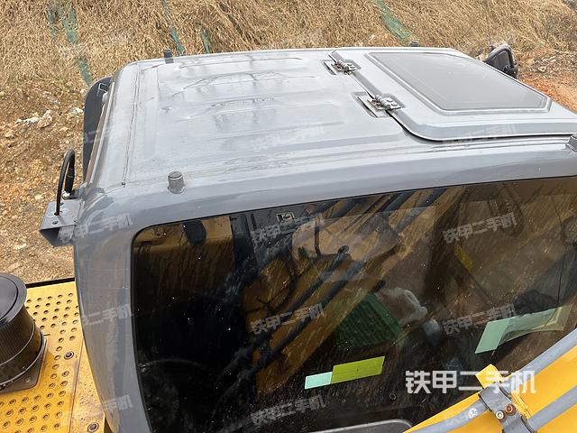 驾驶室顶部（整机外观）