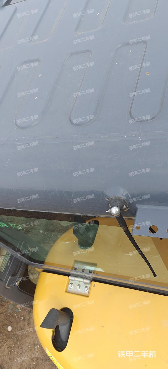 驾驶室顶部（整机外观）