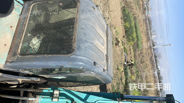 驾驶室顶部（整机外观）