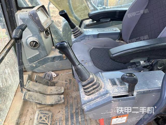 驾驶室整体（整机外观）