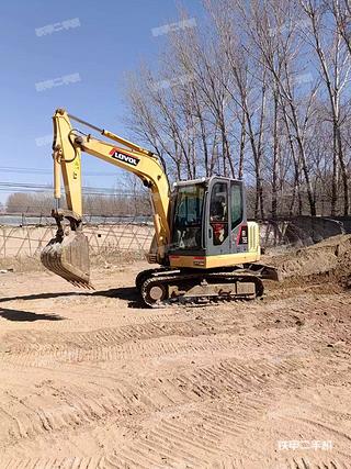 北京雷沃重工FR75E挖掘机实拍图片
