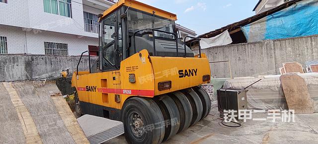 整机右后45°（设备外观及核心部件）