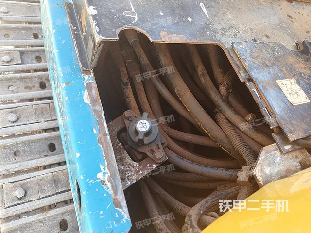 回转马达和主控阀（整机外观）