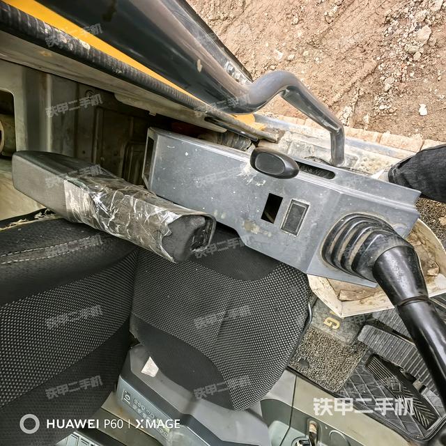 座椅左側(cè)控制臺/音響/含左手柄（駕駛室部分）