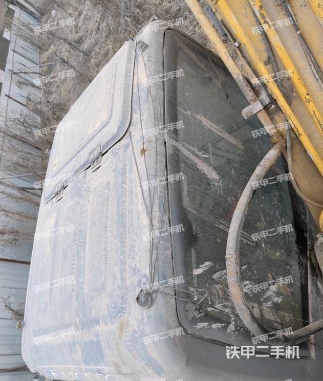 驾驶室顶部（整机外观）