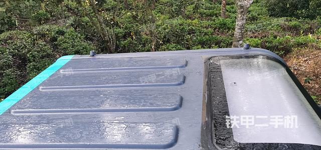 驾驶室顶部（整机外观）