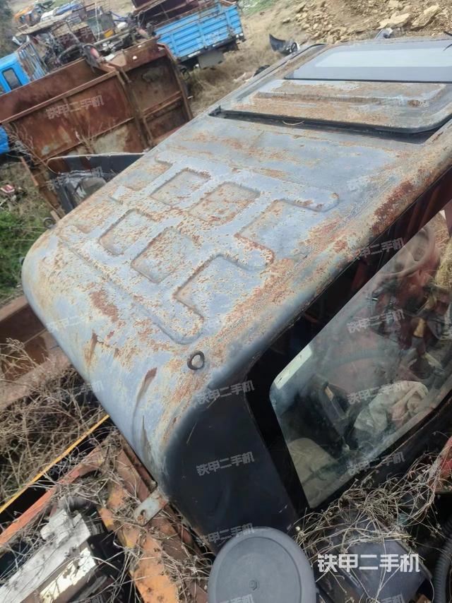 驾驶室顶部（整机外观）