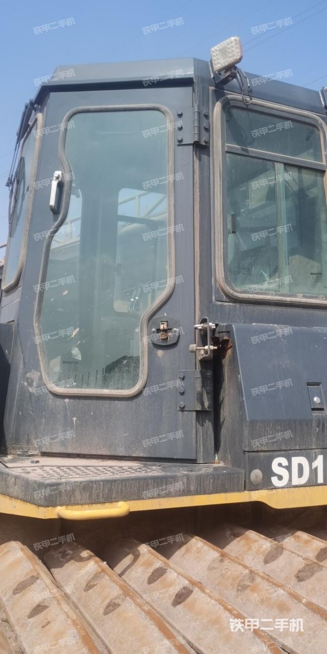 整机左侧（设备外观及核心部件）