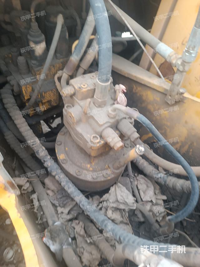 回转马达和主控阀（整机外观）