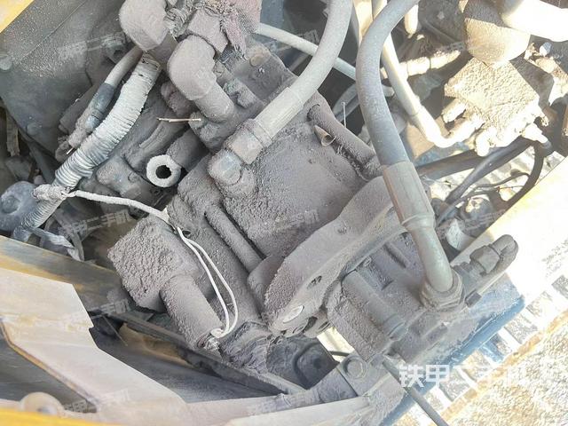 驾驶室顶部（整机外观）